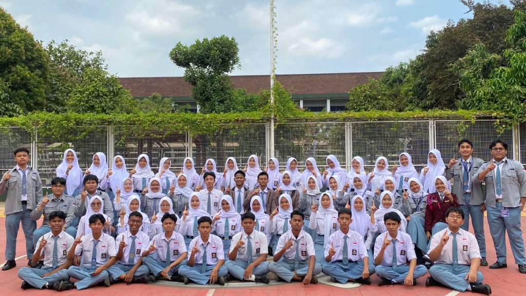 ROHIS AKHDIR 38 - SMA Negeri 4 Purwokerto